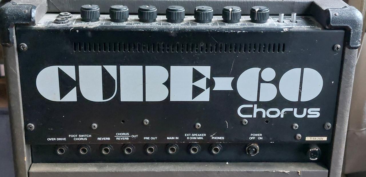 De Roland Cube-60 versterker
