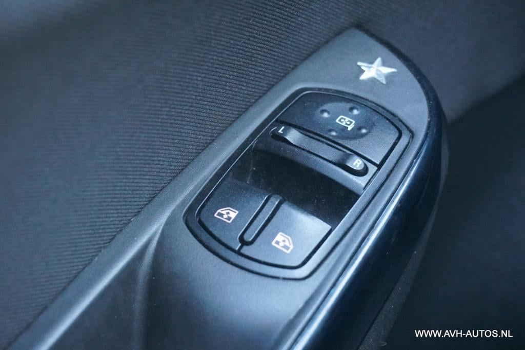 Opel Corsa 1.4 color edition
