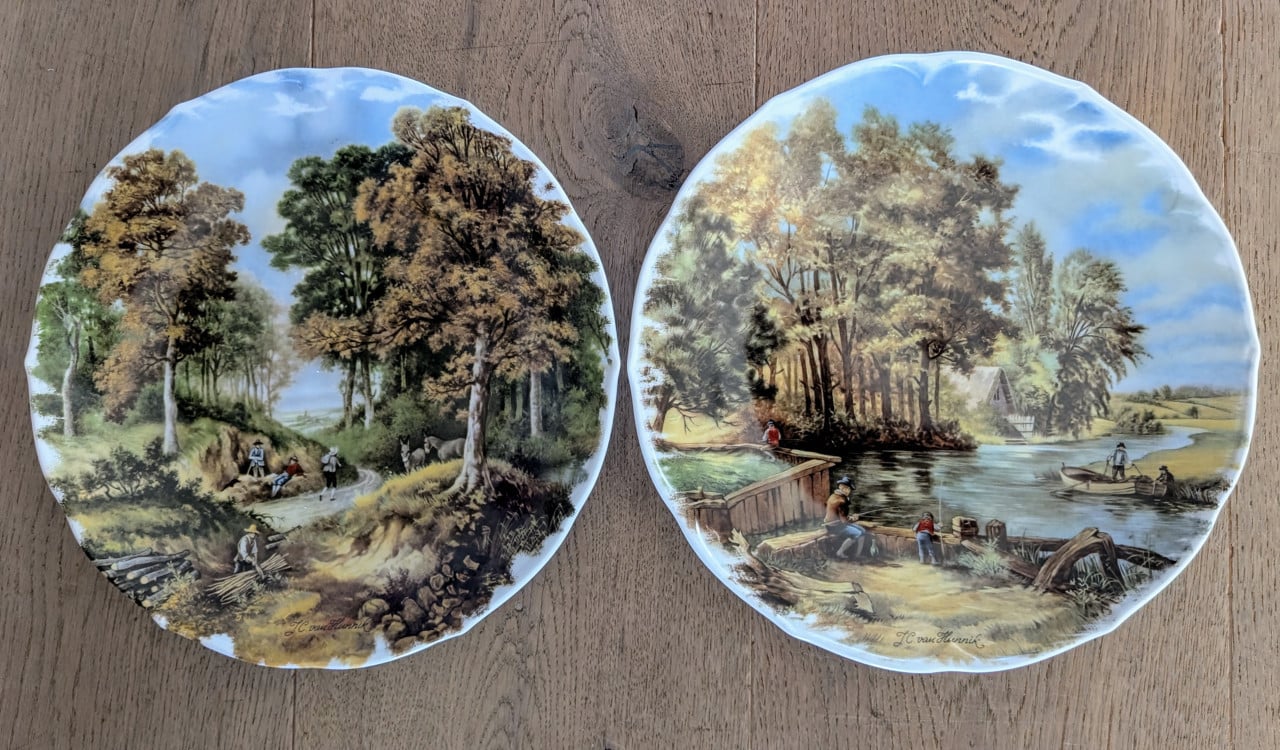 Twee handgeschilderde borden