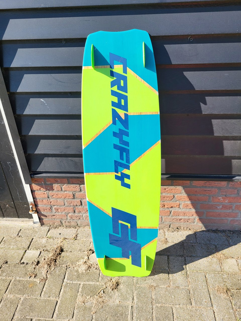 Crazyfly kites, board en bar