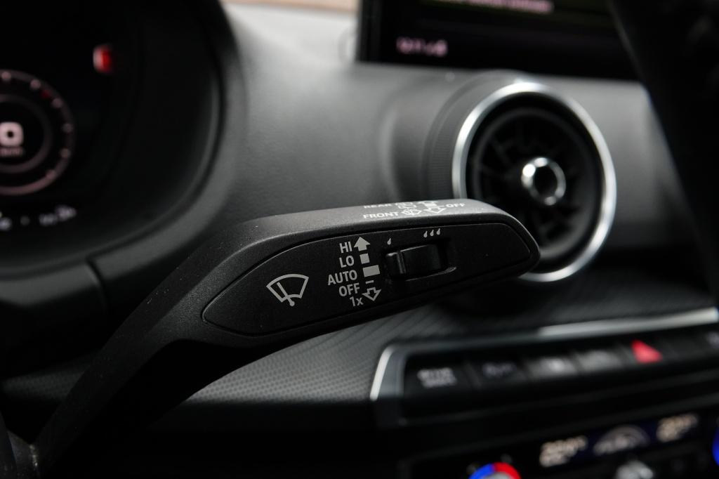 Audi Q2 1.5 tfsi | acc | pdc | carplay | s-line |