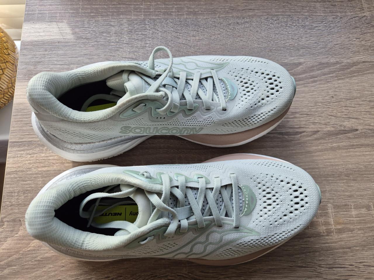 Zo goed als nieuw:Saucony ride 19 dames, maat 39