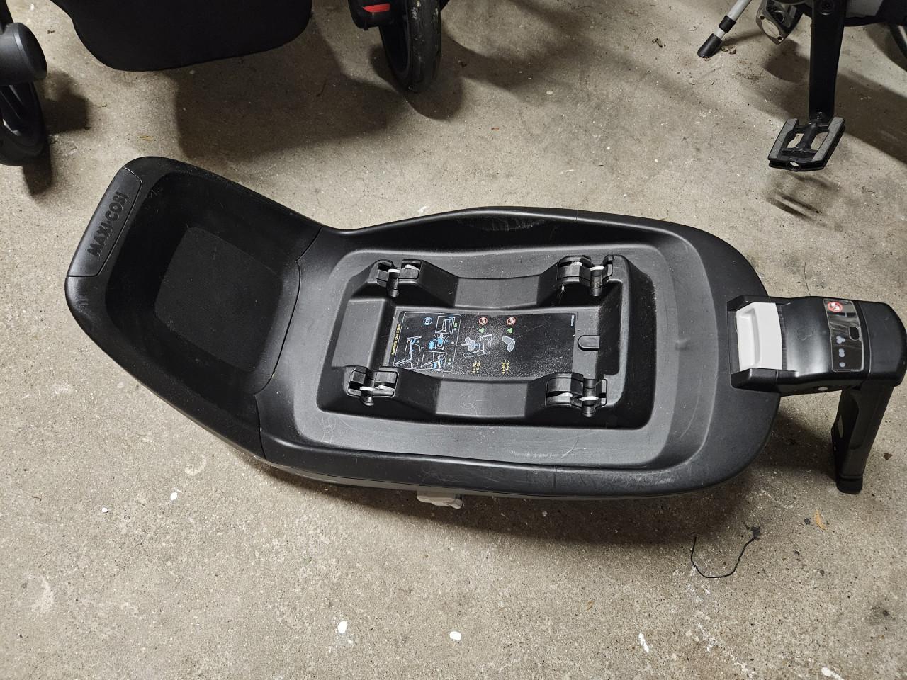 Maxi Cosi Pebble + Familyfix base