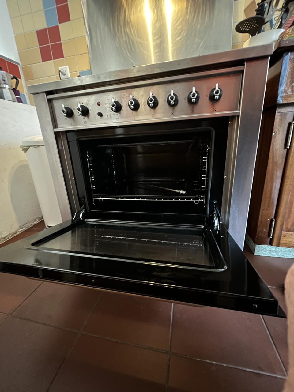 5-pits gasfornuis met oven en bijpassende afzuigkap/dampkap