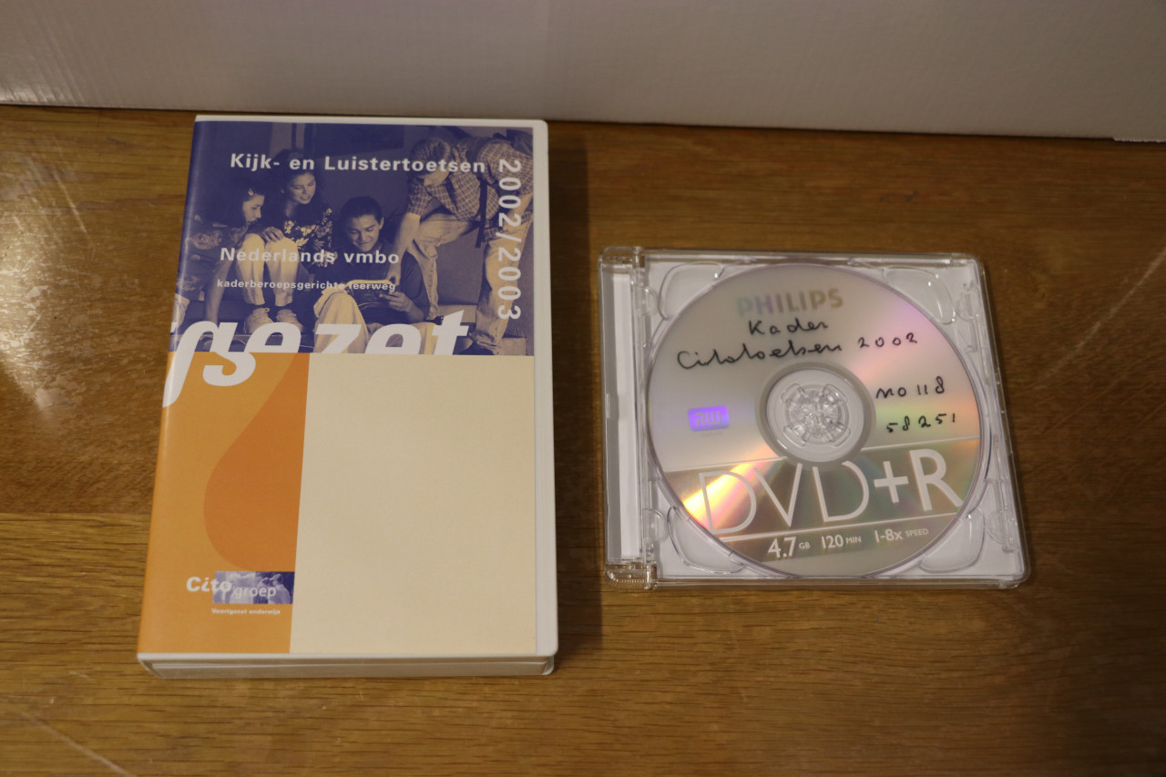 Kijk- en luistertoets Nederland Kaderberoepsgerichte leerweg 2002/2003