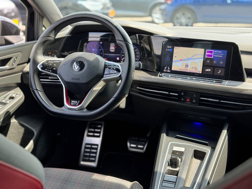Volkswagen Golf 2.0 tsi gti * camera * stoel + stuur verwarming * carplay