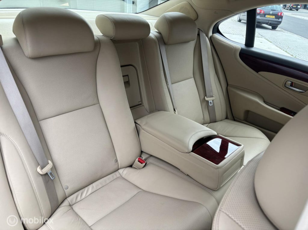 Lexus Ls 600h president hybride youngtimer