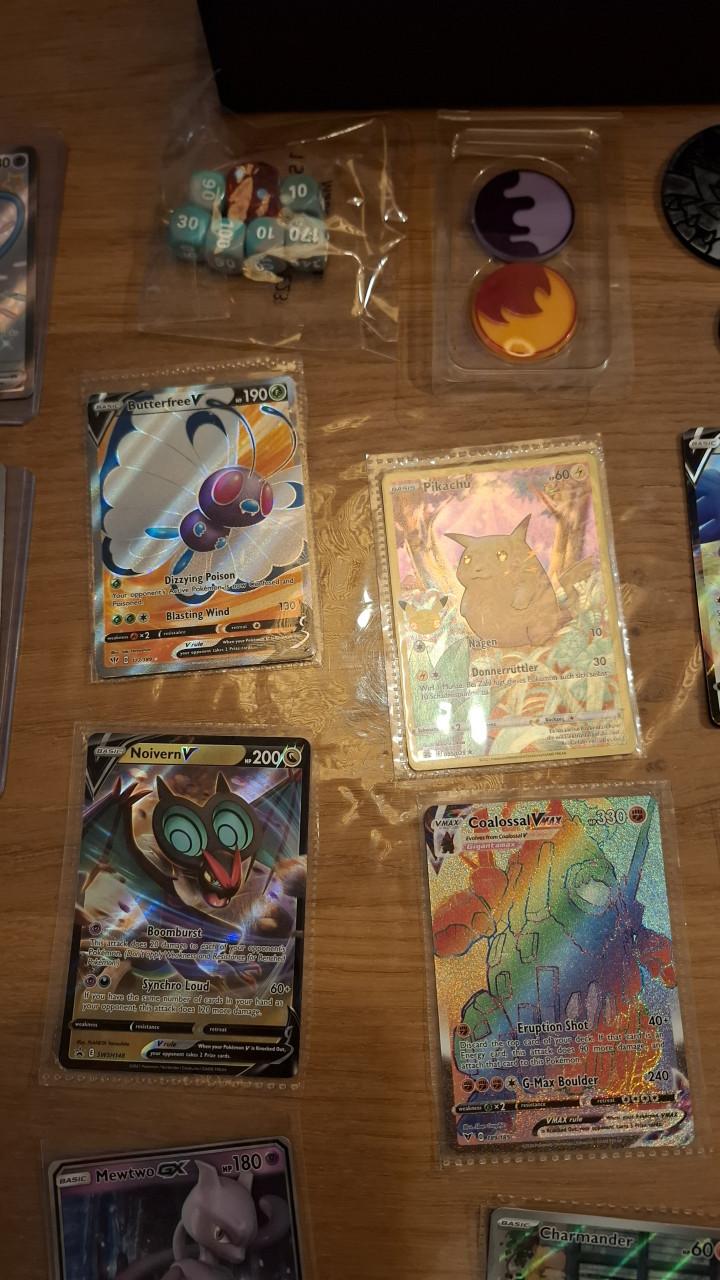 Pokemonkaarten+doos+dobbelstenen+coins