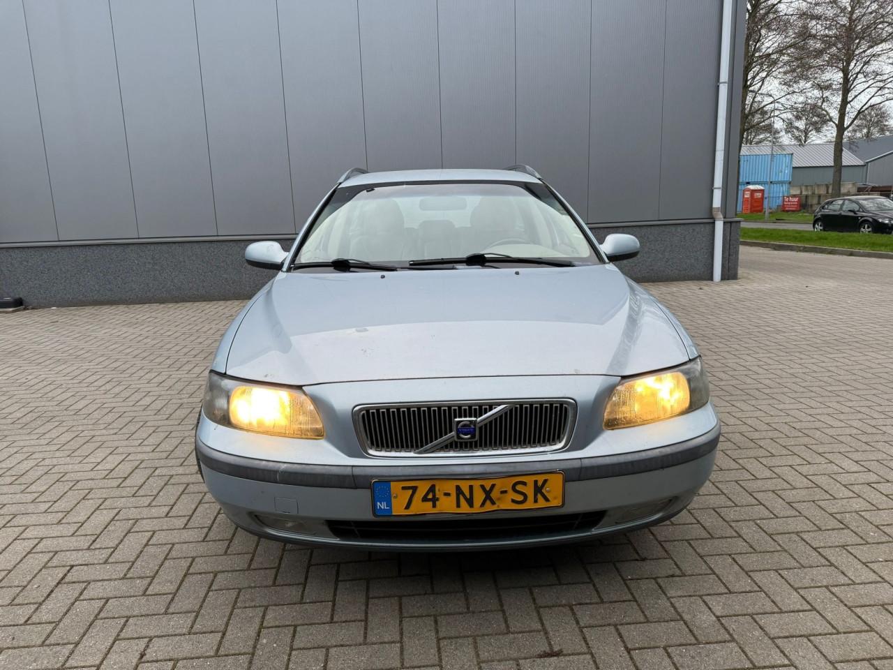 Volvo V70 2.4 Comfortline 7 zitter Jaar Apk