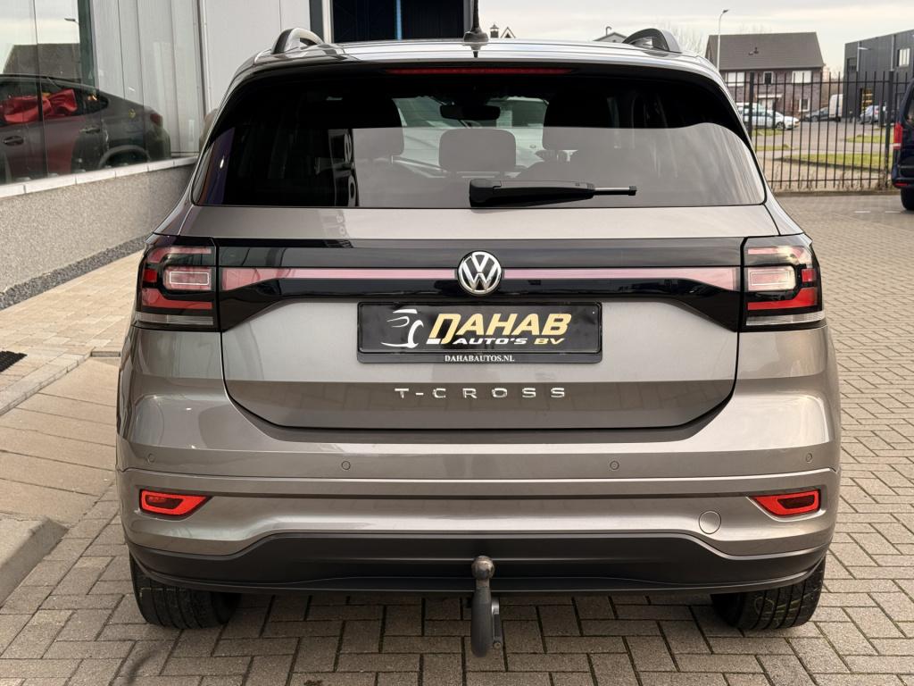 Volkswagen T-cross 1.0 tsi r-line | vc | acc | dab | trekhaak | stoelverwar