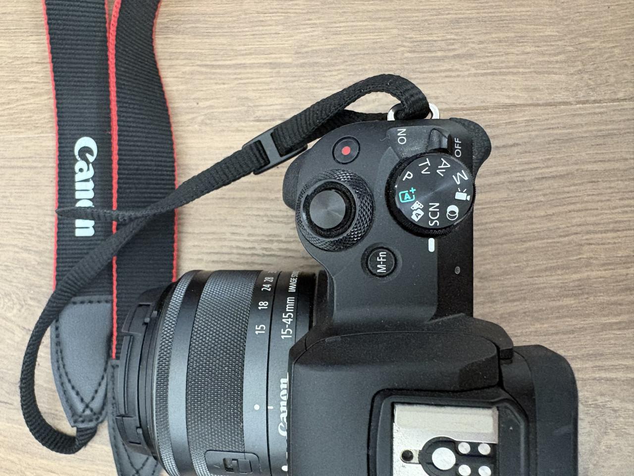 Canon EOS M50