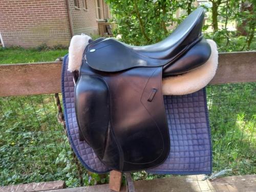 Kentaur elektra dressuur zadel