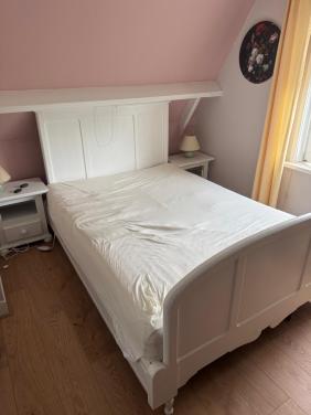 Bed, elektrisch verstelbaar