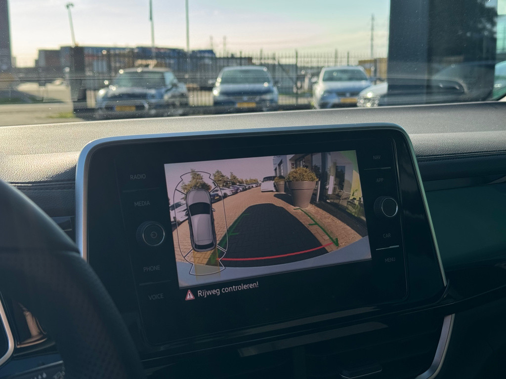 Volkswagen T-roc 1.5 tsi r-line edition * camera * massage * parkeerhulp