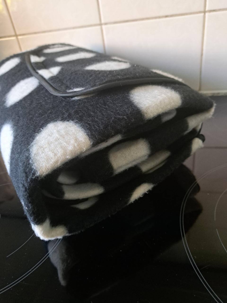Kleed fleece kunststof zwart/wit