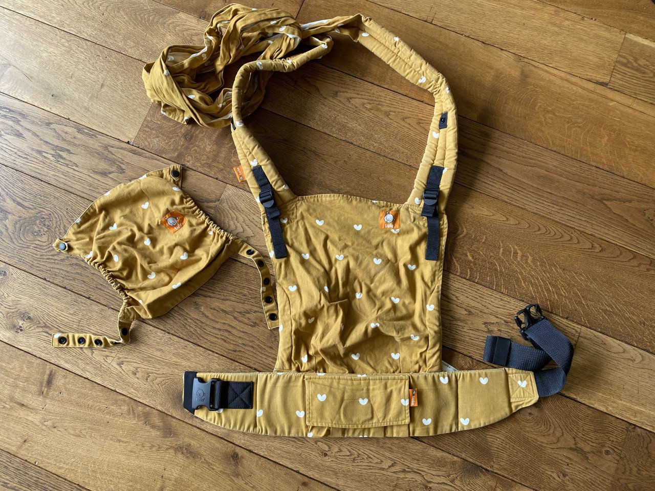 Tula draagzak half buckle carrier - oker met hartjes