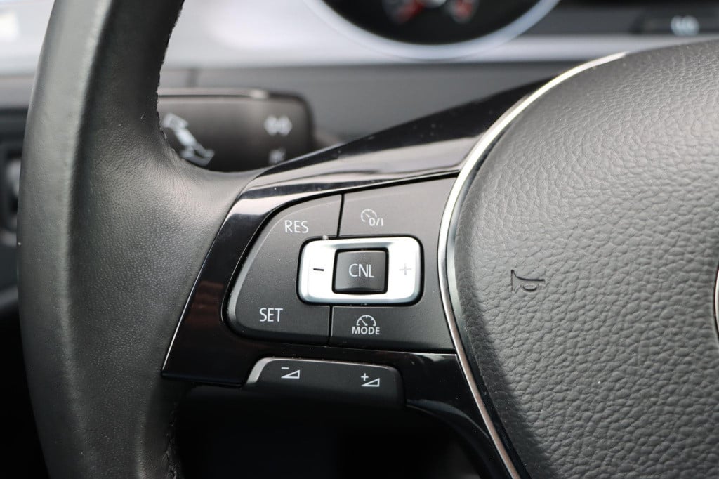 Volkswagen Golf variant 1.0 tsi connected series