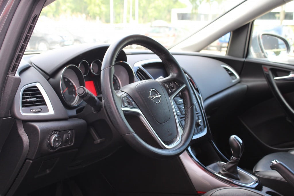 Opel Astra 1.4 turbo sport +