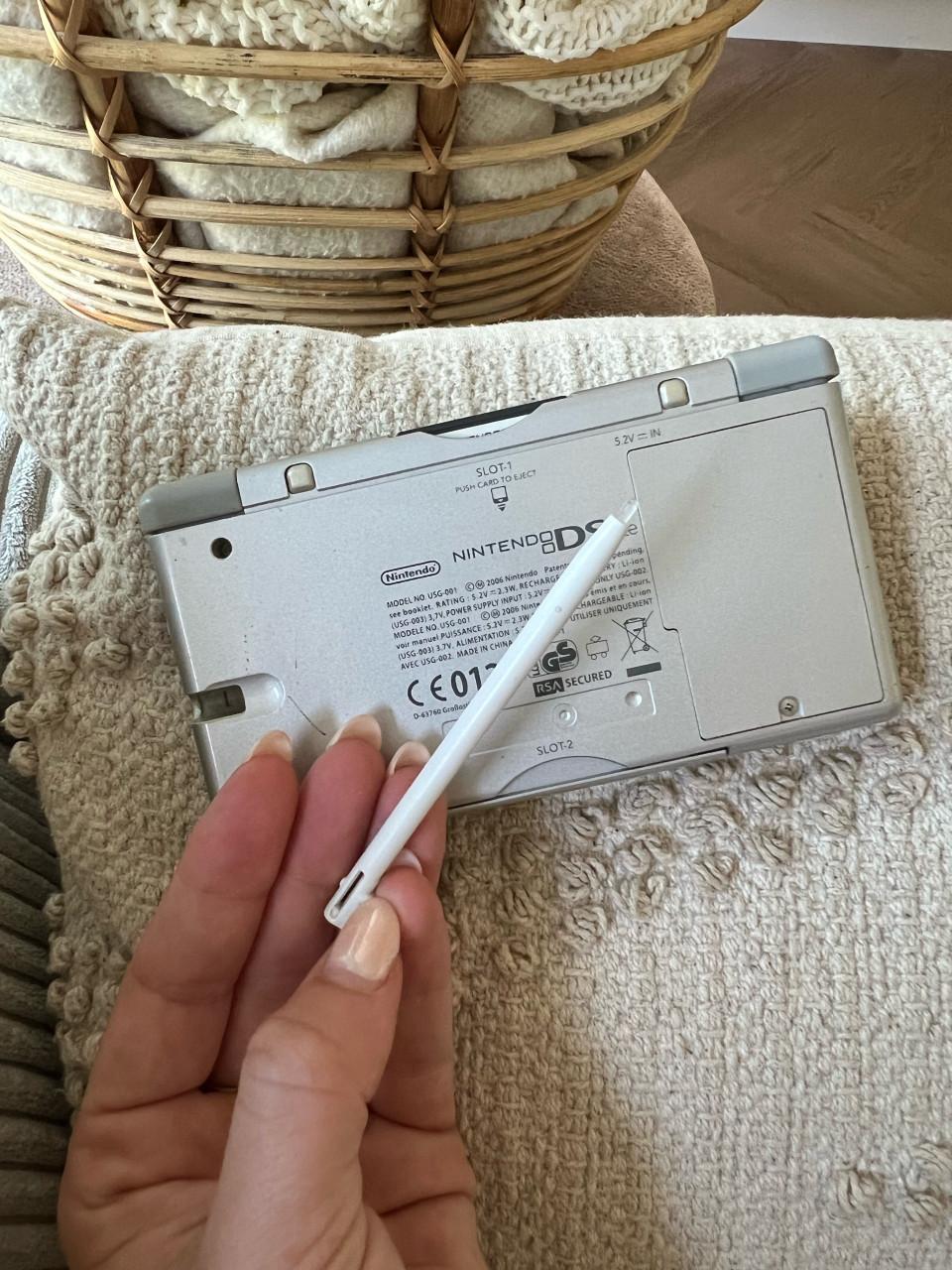 Nintendo DS Lite + Pokéamon Diamond spel