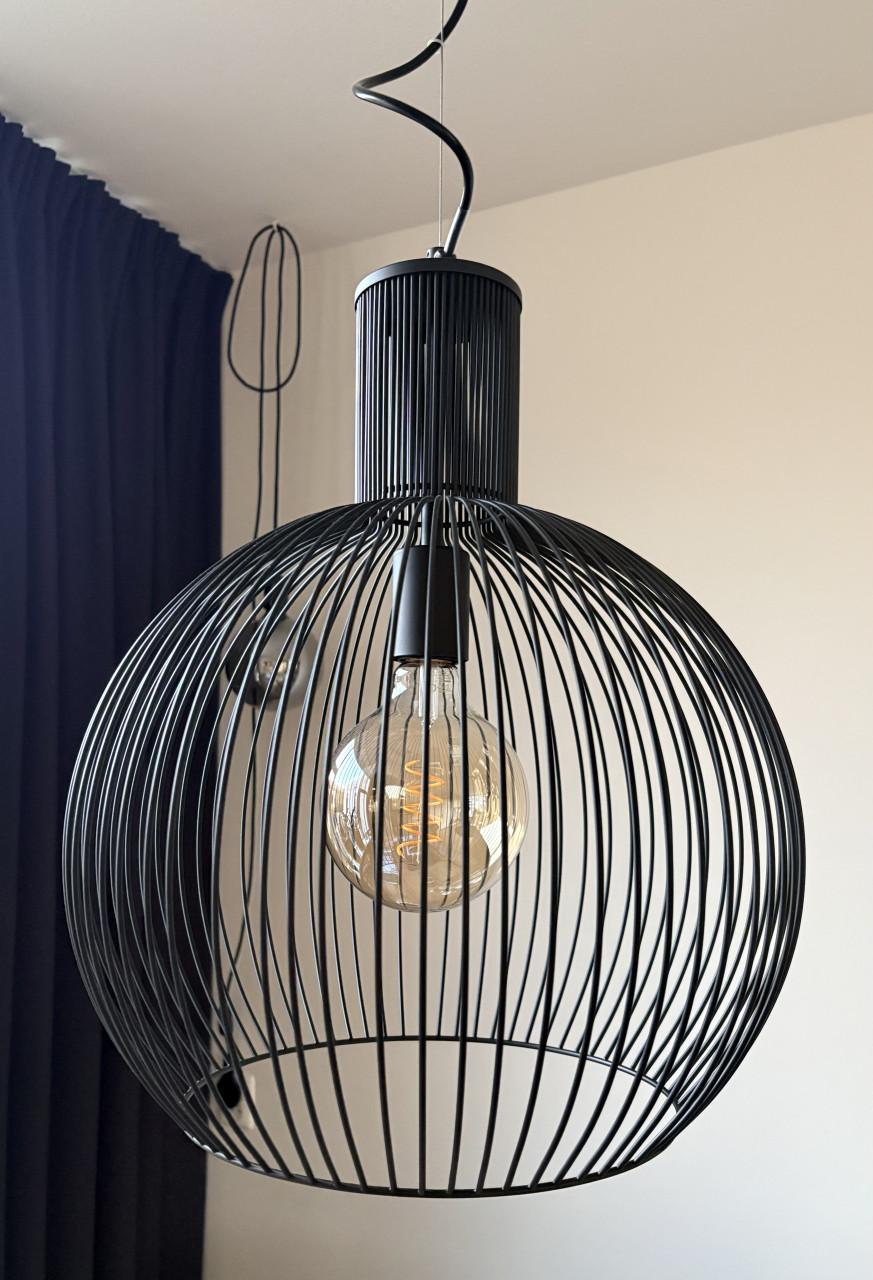 2 zwart metalen hanglampen (prijs per stuk)