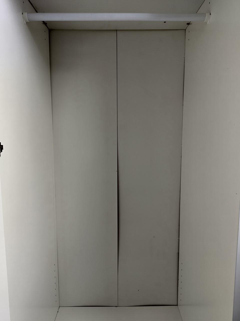 Kwalitatieve kledingkast aangeboden (Ikea Hemnes)