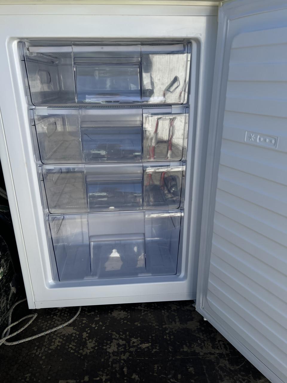 Tafelmodel Vrieskast 4 laden  85x55 cm. Inhoud vriezer 91 liter klasse A+