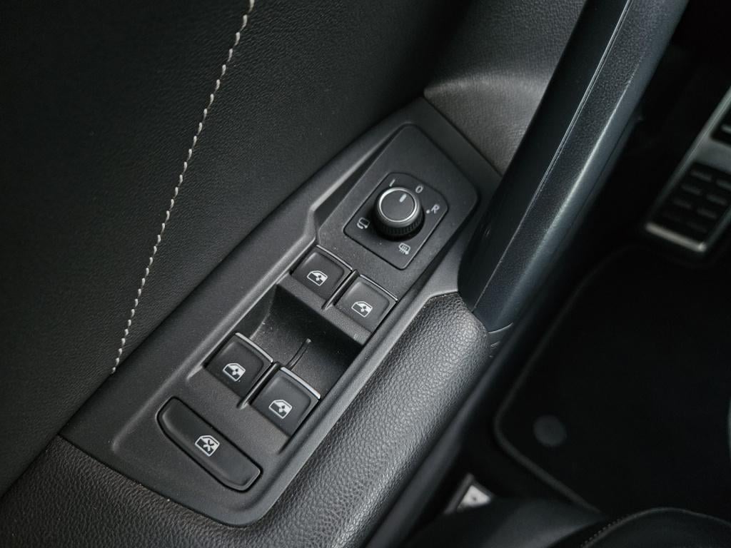 Volkswagen Tiguan 1.5 tsi r-line business+ | elek. trekhaak | keyless