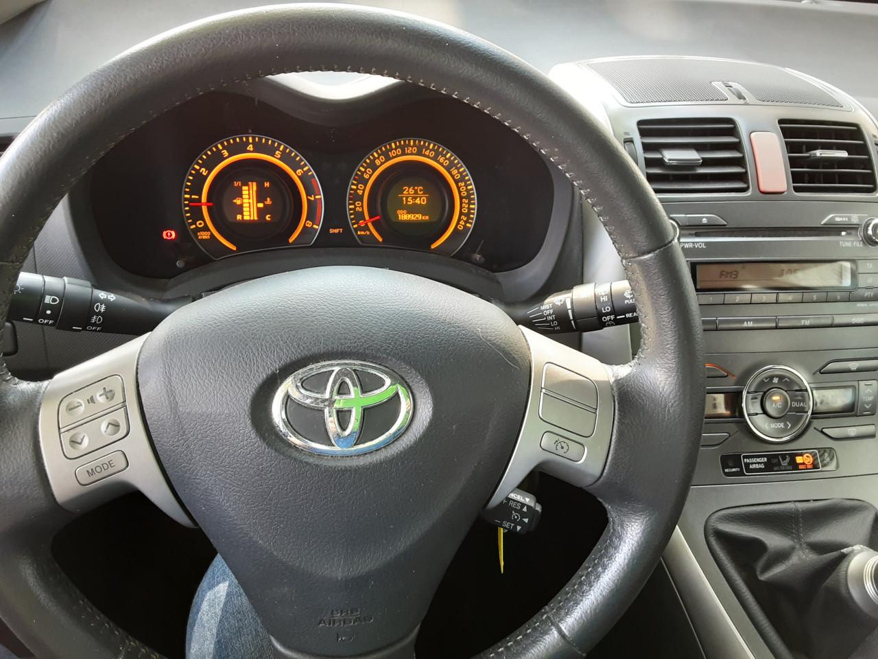 Toyota Auris 1.6-16V Sol