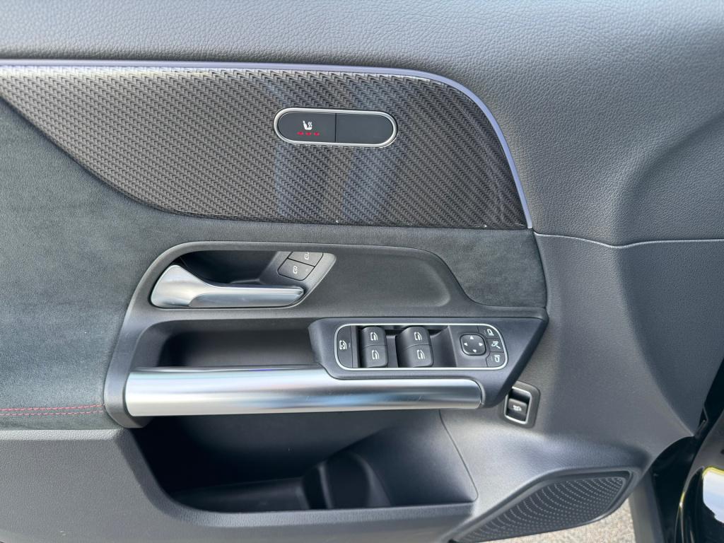 Mercedes-Benz Gla-klasse 200 amg line automaat , wegklapbare trekhaak , ach