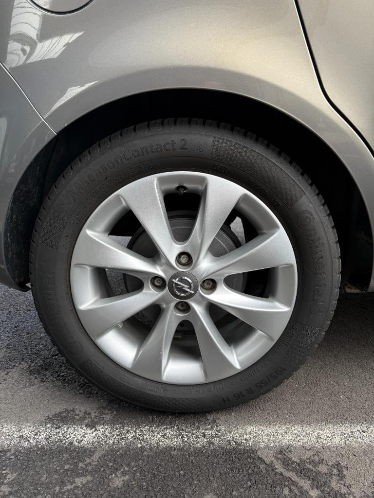 Opel Corsa 1.2 ecoflex selection - airco - stoelverwarming