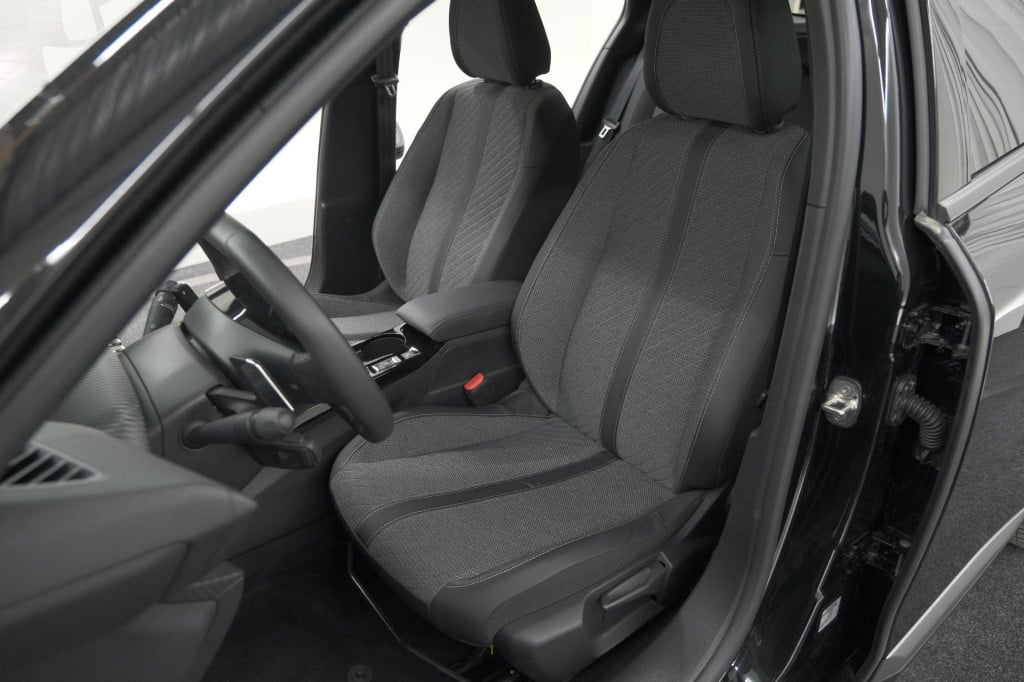 Peugeot 2008 puretech 130 eat8 allure | 360 camera | adaptieve cruise contr