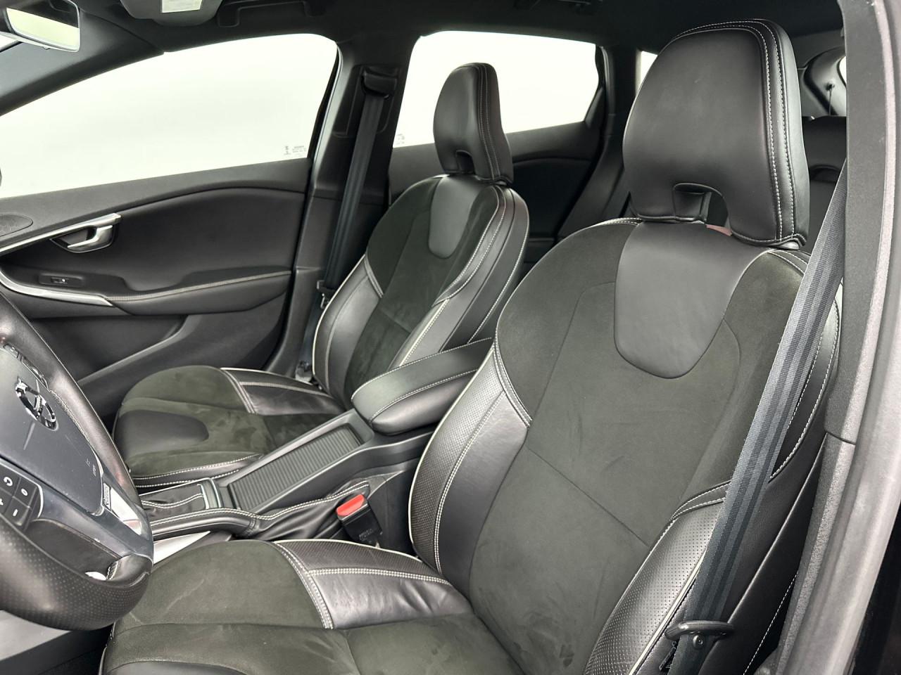 Volvo v40 1.5. R design / automaat/ camera / LED / navi