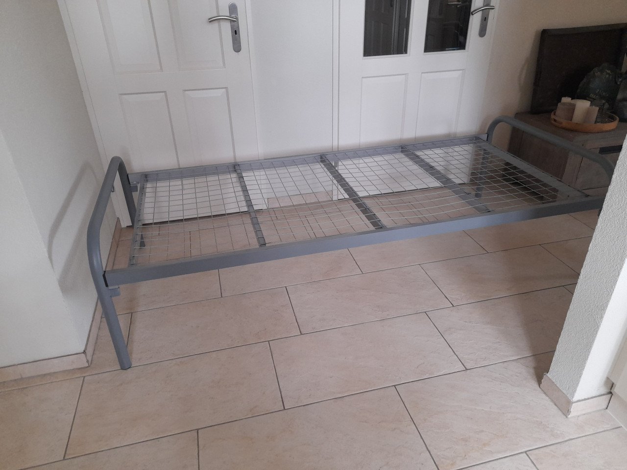 Metalen 1 Persoons bed  (in goede staat )