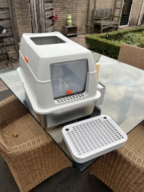 In nieuwstaat verkerende RVS / Kunstof kattenbak