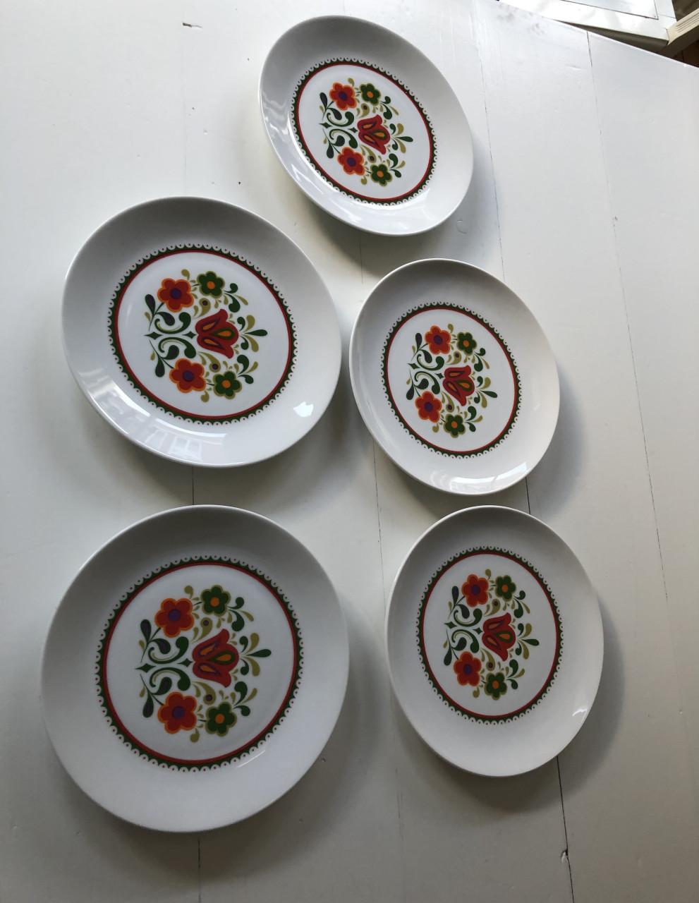 Leuk set van 5 vintage ontbijt bordjes met decor