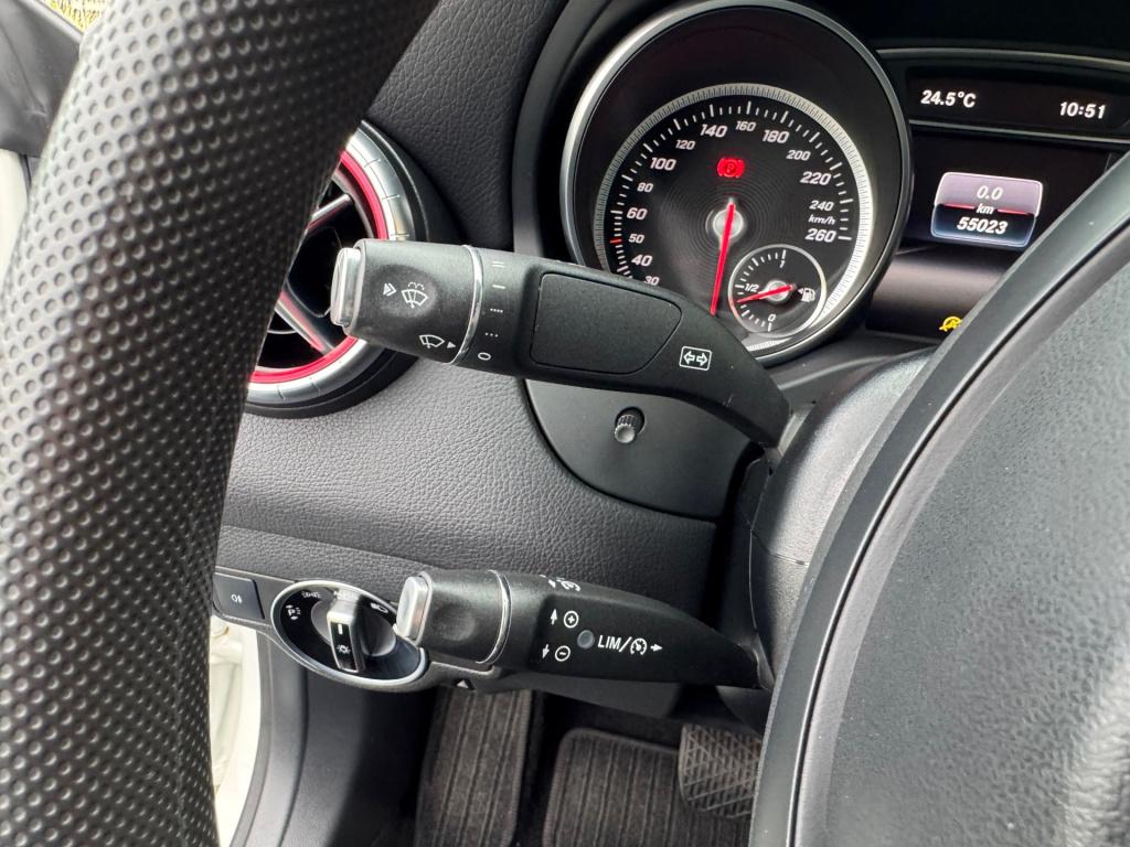 Mercedes-Benz Cla 200 urban automaat , apple-carplay , achteruitrijcamera ,