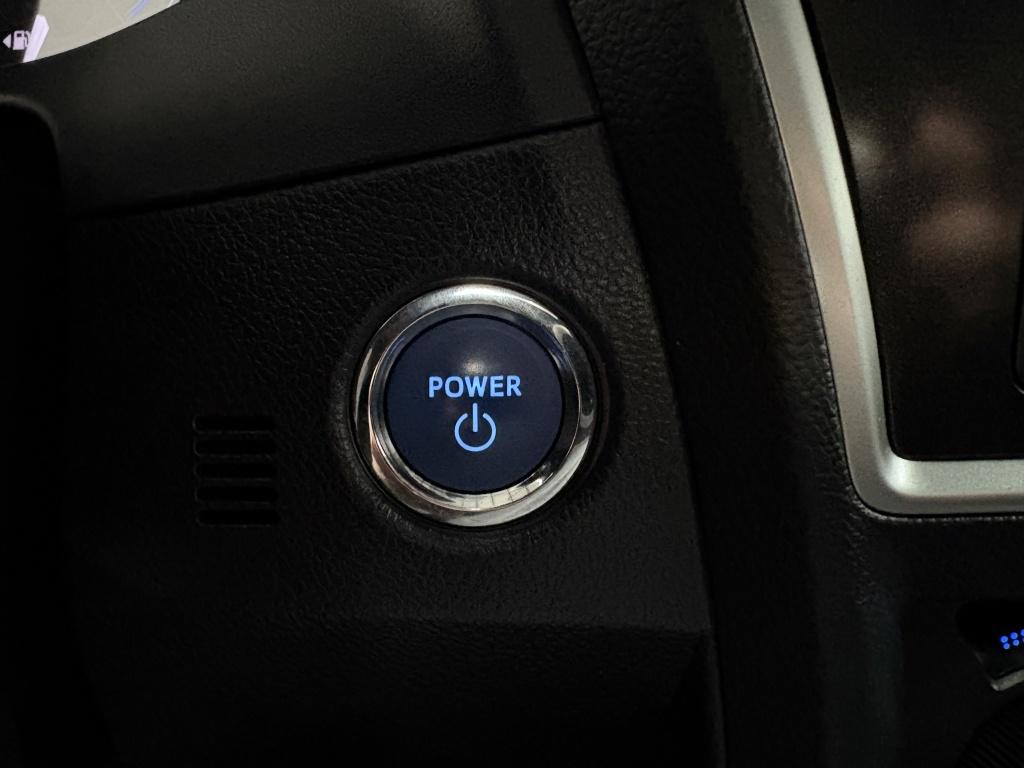 Toyota Auris 1.8 hybrid lease | panodak | navi | camera |