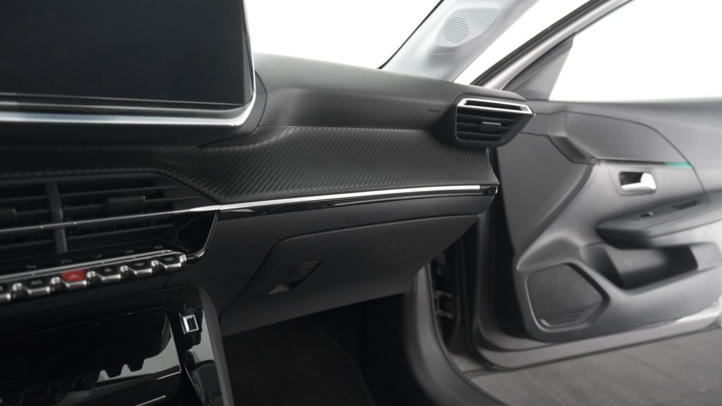 Peugeot 208 puretech 100 eat8 allure | camera | apple carplay | navigatie |
