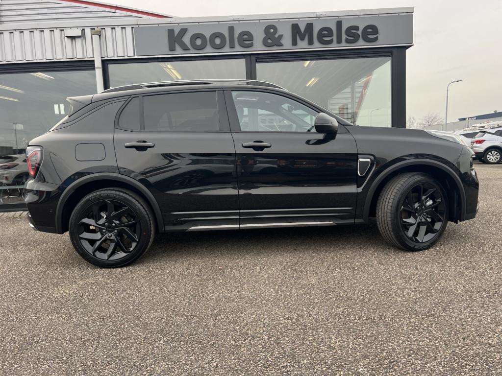 Lynk & Co 01 1.5 261pk plug in hybrid , black edition , pano dak,stuurverwa