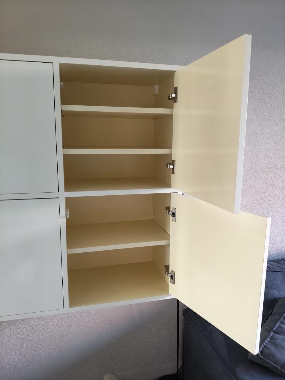 Twee mooie hangkasten wit