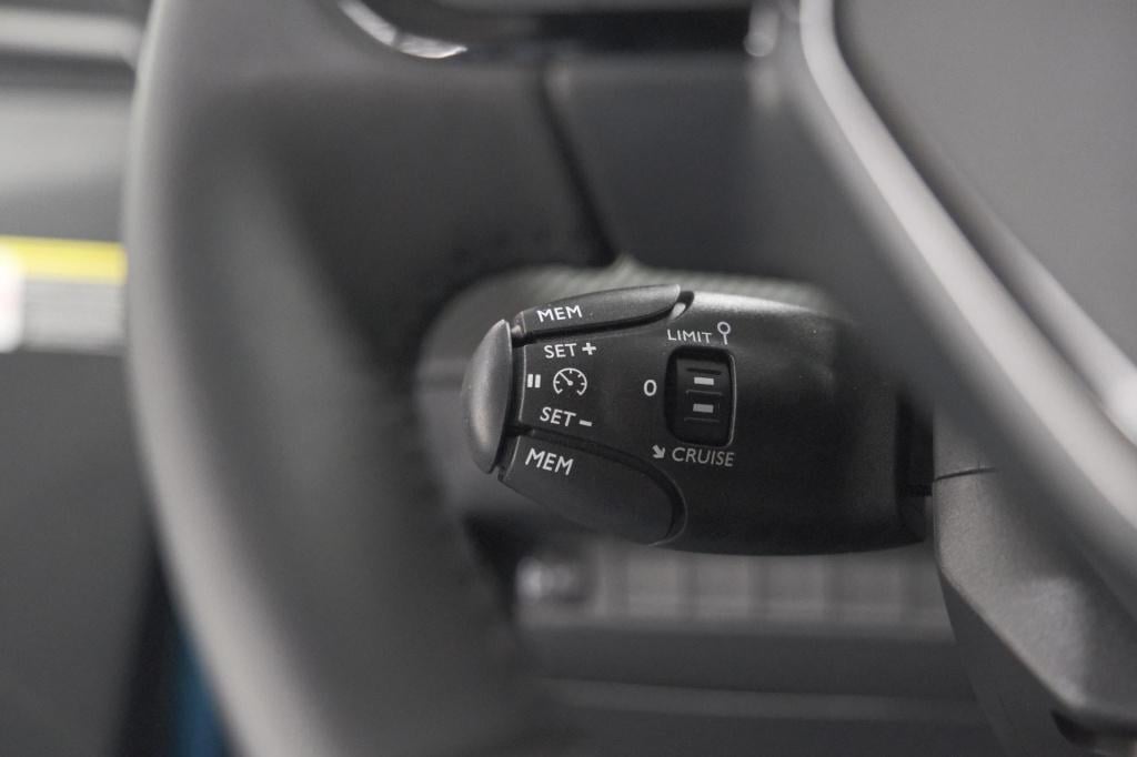 Peugeot 2008 1.2 hybrid 145 allure | apple carplay | climate control | park