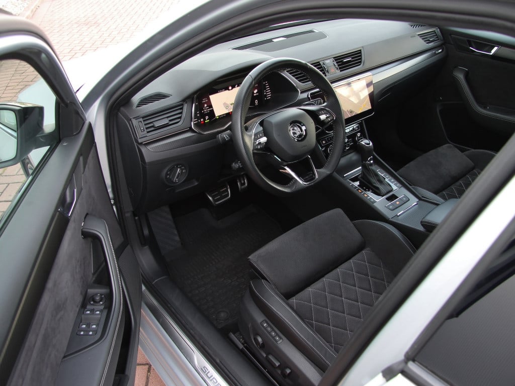 Skoda Superb combi 1.4 tsi iv 218pk sportline | pano dak | trekhaak