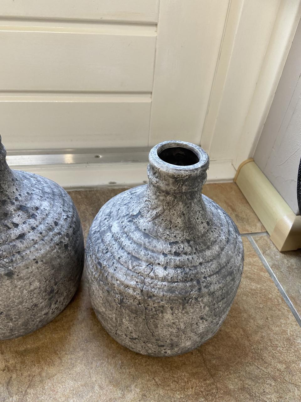 2 mooie vazen/ kruiken