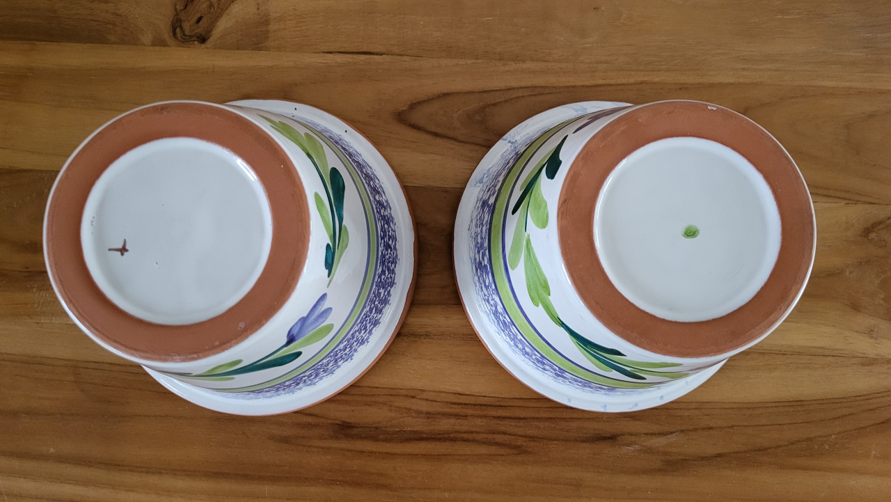 Set v 2 geglazuurde terracotta bloempotten