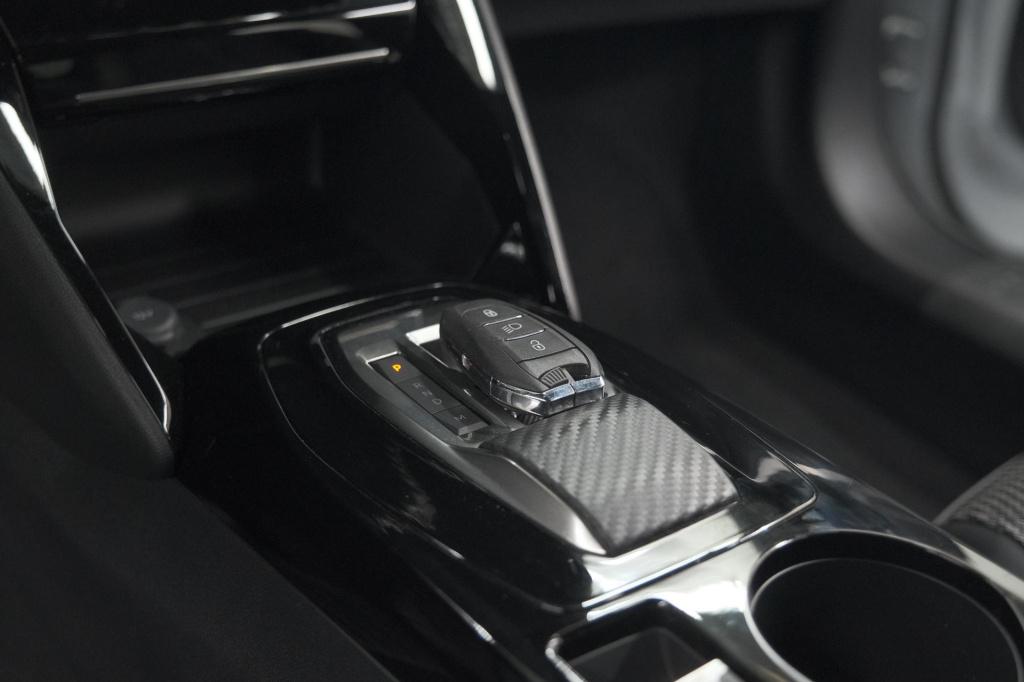 Peugeot 2008 puretech 130 eat8 gt | camera | apple carplay | parkeersensore