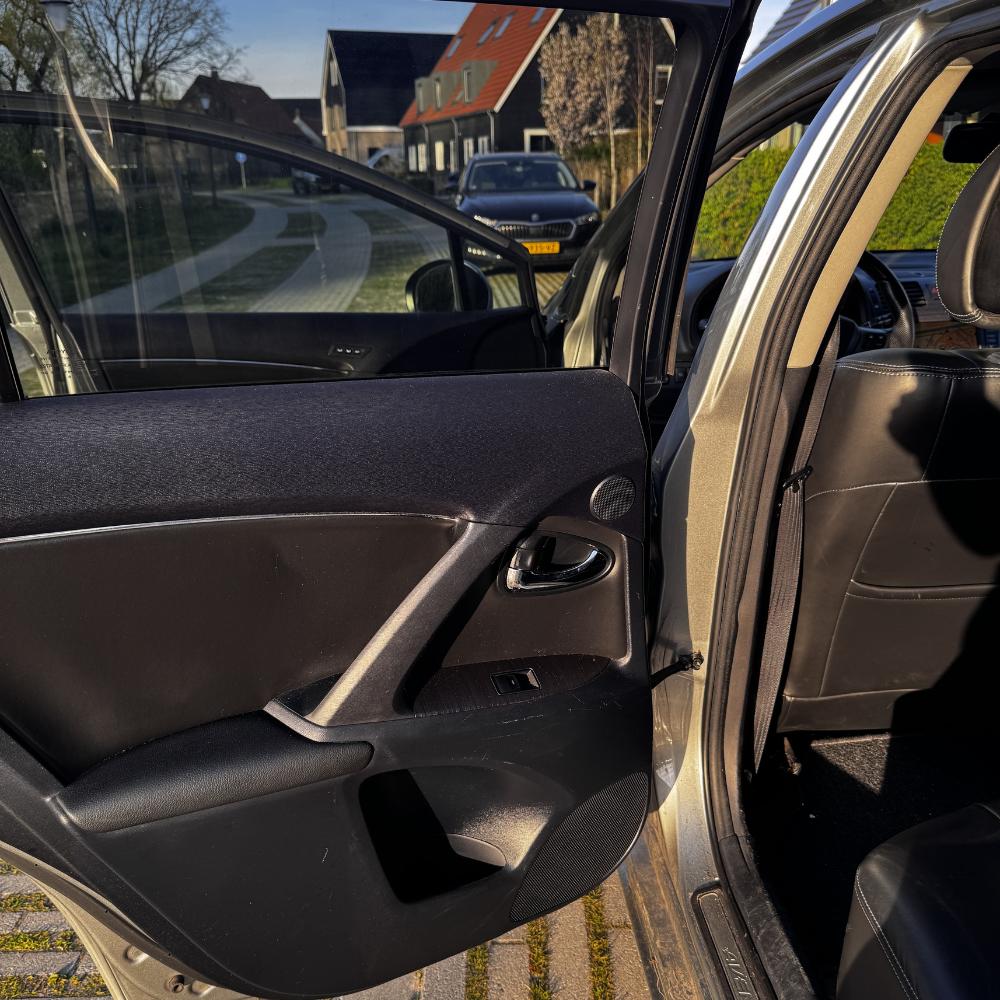 Toyota Avensis Wagon 1.8 Executive Business Leder Navi Camera 1e Eigenaar