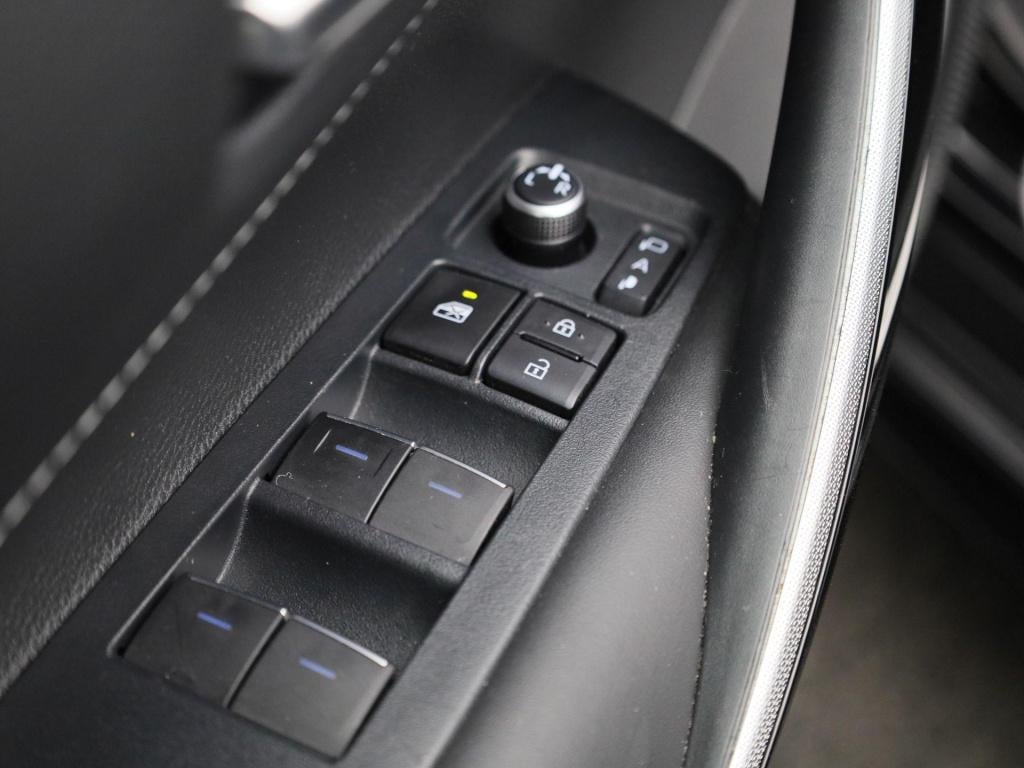 Toyota Corolla 1.8 hybrid business plus | automaat | stoel verwarming | par