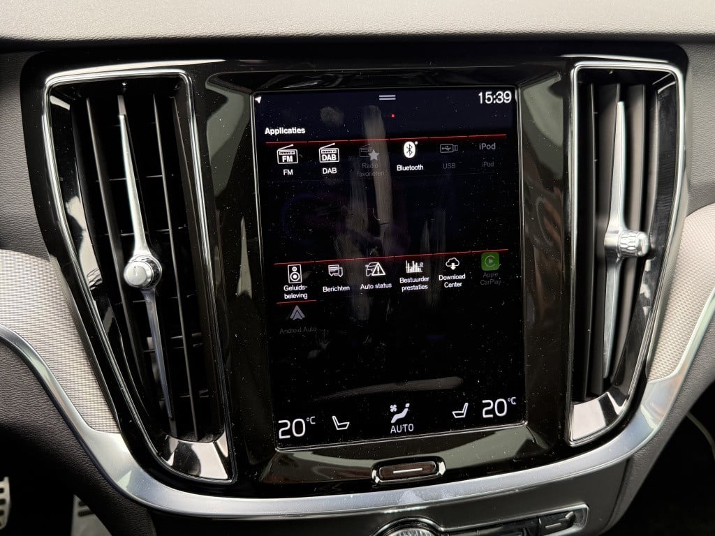 Volvo V60 t6 340pk recharge r-design| panodak| adap.cruise| 360camera| awd