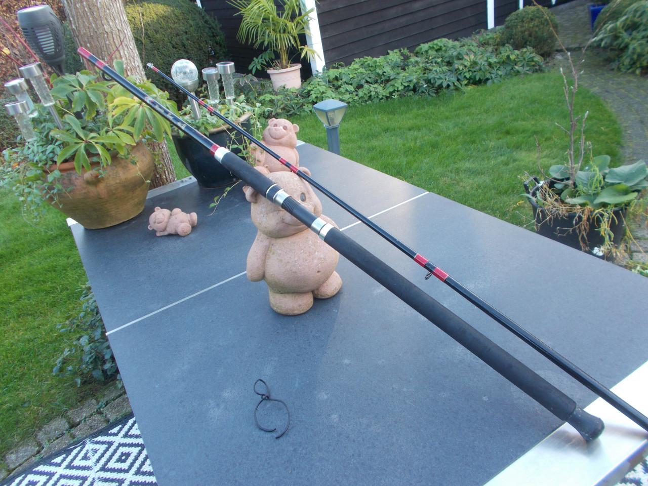 Fraaie tweedelige boothengel "DAM MEGALITE BOAT, lengte 240 cm w.g. 500 gr