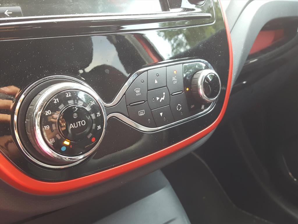 Renault Captur tce 120pk edc helly hansen | navigatie | trekhaak | bluetoot